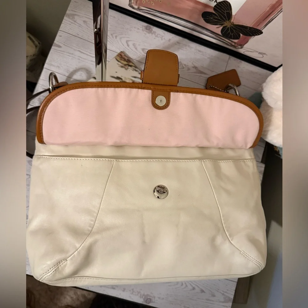 Vintage Coach Soho Hampton Cream and Camel Leather Shoulder Bag